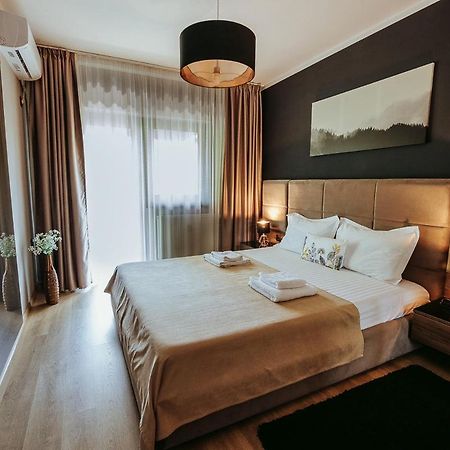 Charlotte Apartment - 2Bedrooms W Parking Near Nymphaea Oradea Exterior photo