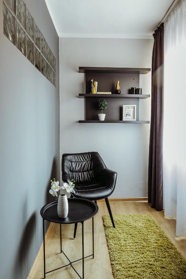 Charlotte Apartment - 2Bedrooms W Parking Near Nymphaea Oradea Exterior photo