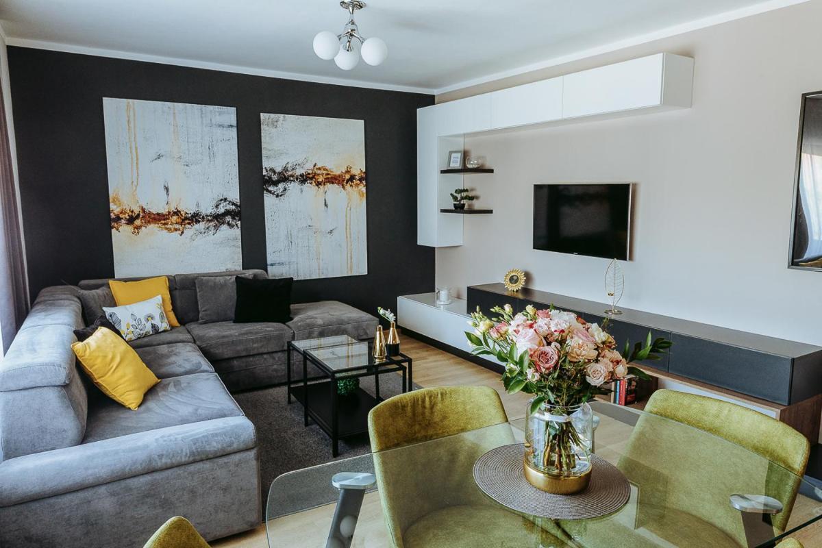 Charlotte Apartment - 2Bedrooms W Parking Near Nymphaea Oradea Exterior photo