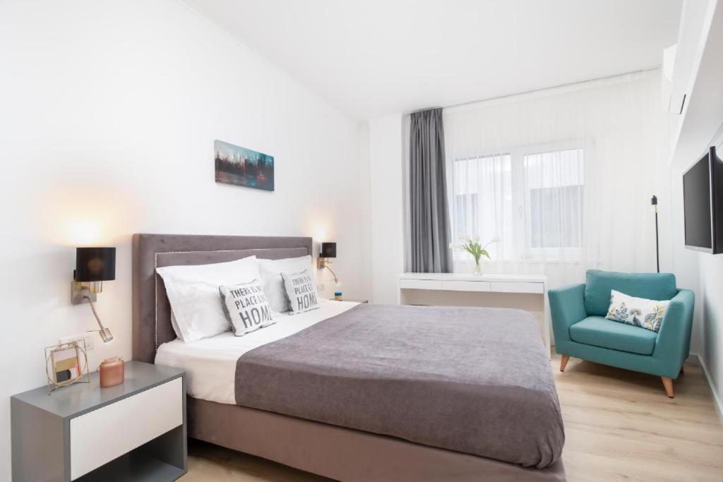 Charlotte Apartment - 2Bedrooms W Parking Near Nymphaea Oradea Room photo