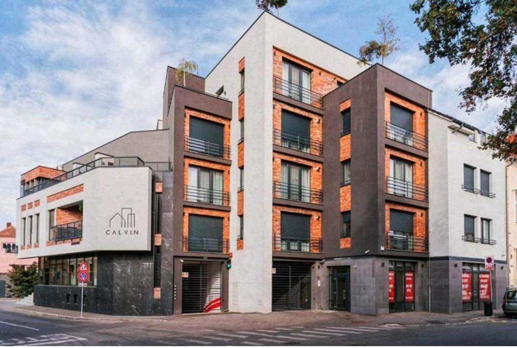 Charlotte Apartment - 2Bedrooms W Parking Near Nymphaea Oradea Exterior photo
